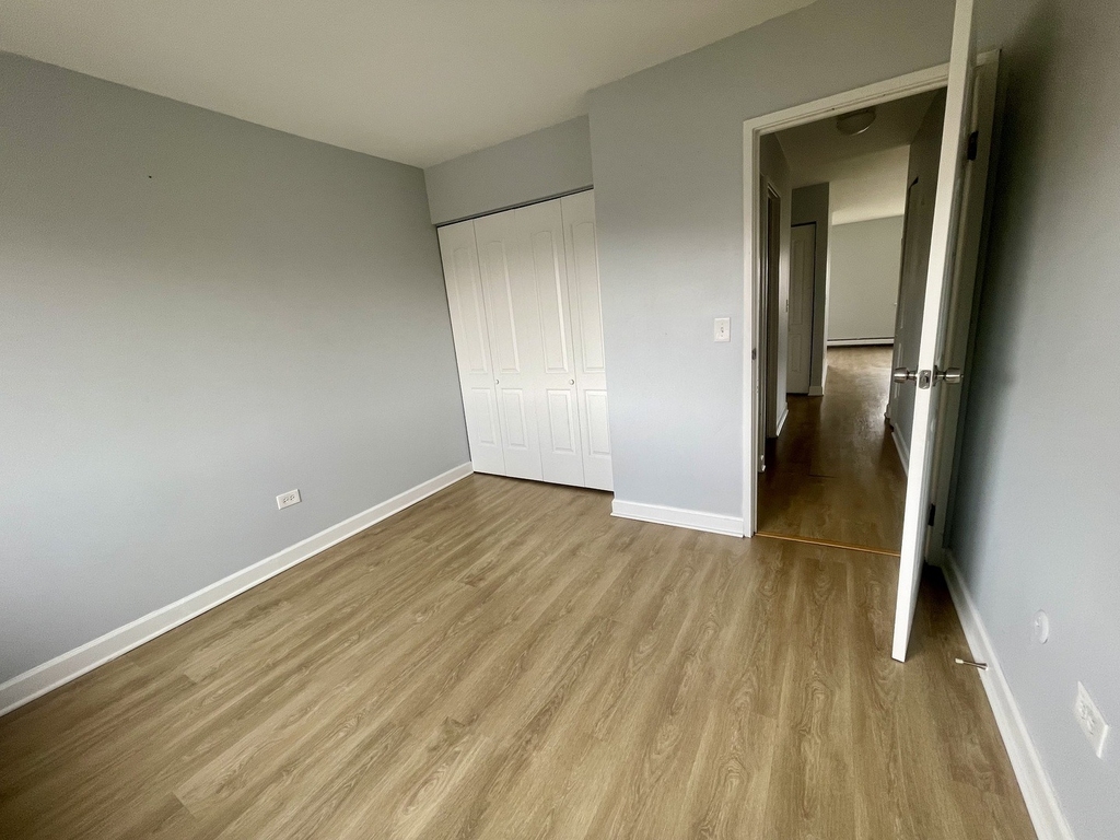 8635 W Foster Avenue - Photo 18