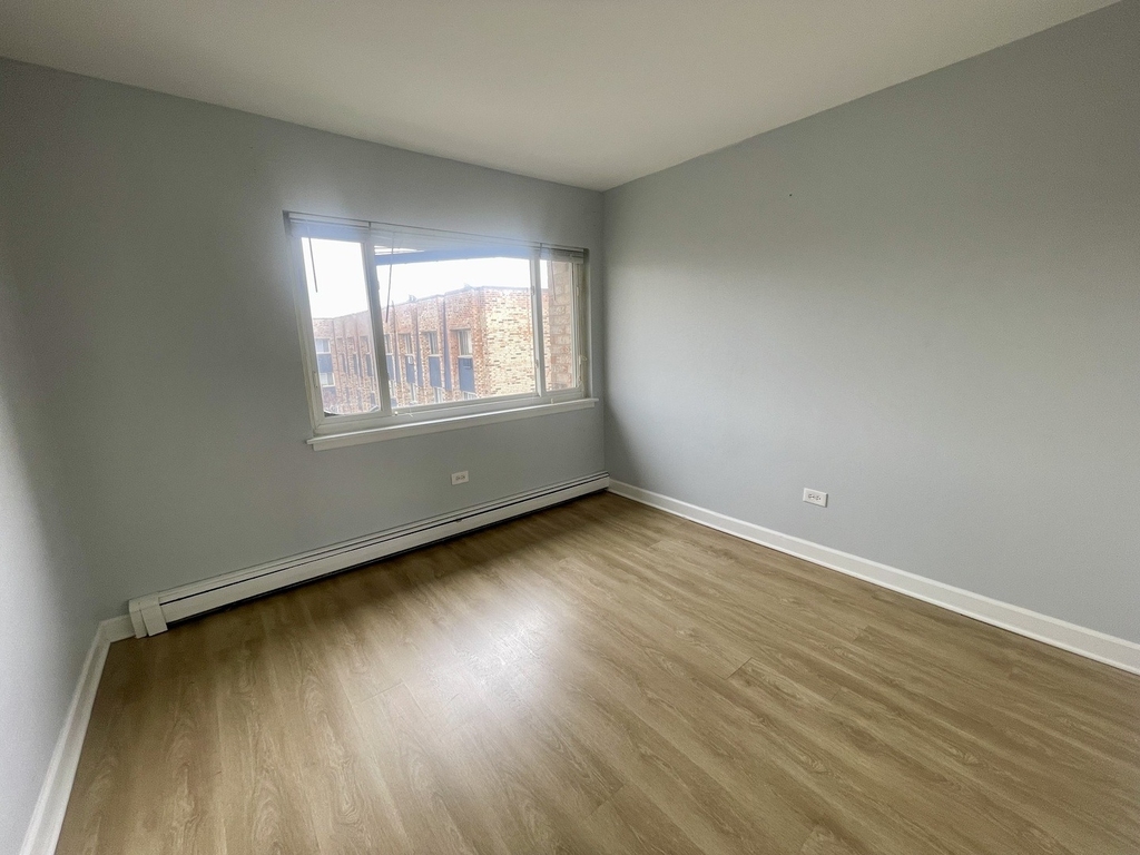 8635 W Foster Avenue - Photo 15