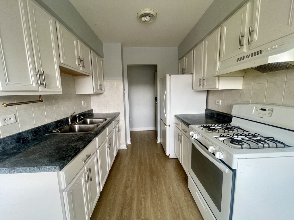 8635 W Foster Avenue - Photo 6
