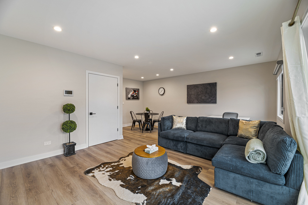 7109 N Western Avenue - Photo 2