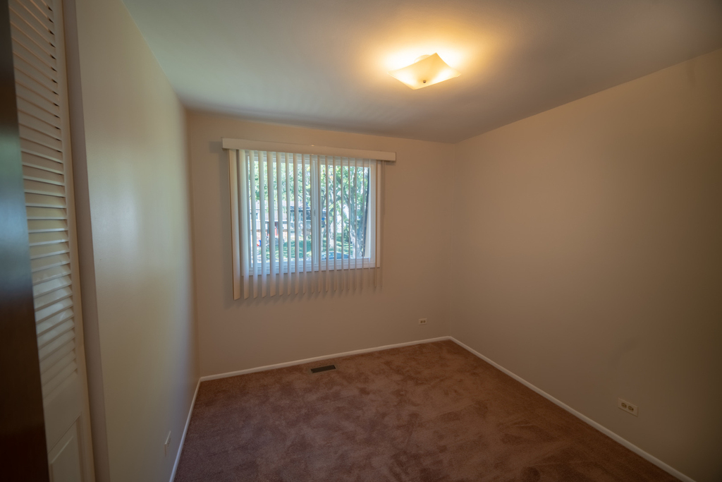 1302 Oxford Lane - Photo 7