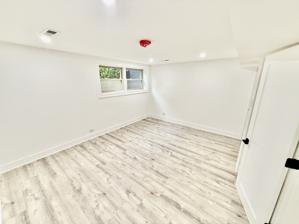 9033 Ewing Avenue - Photo 8