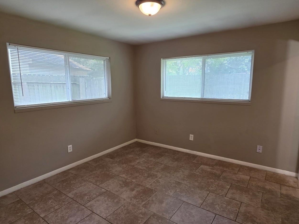 9007 Glen Shadow Drive - Photo 19