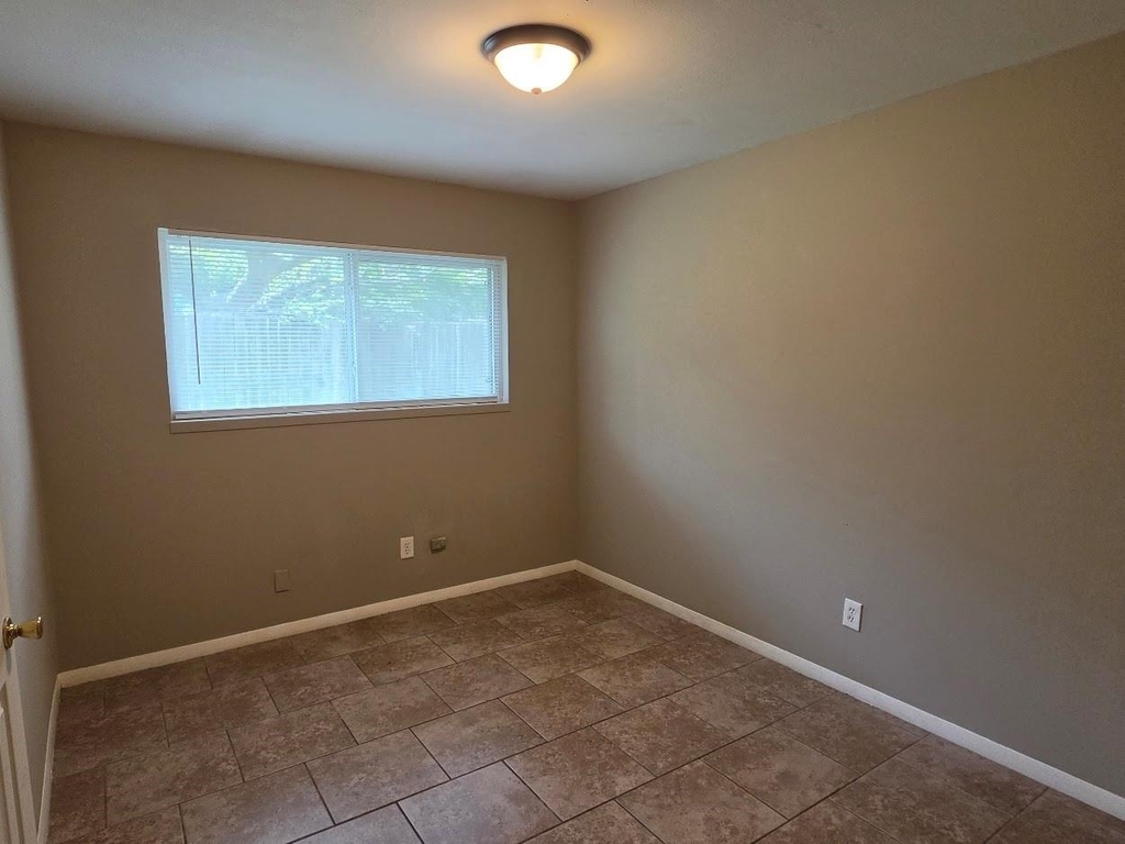 9007 Glen Shadow Drive - Photo 13