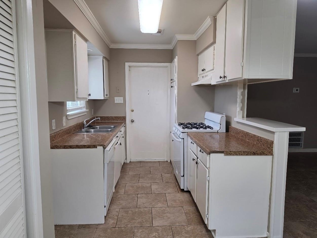 9007 Glen Shadow Drive - Photo 6