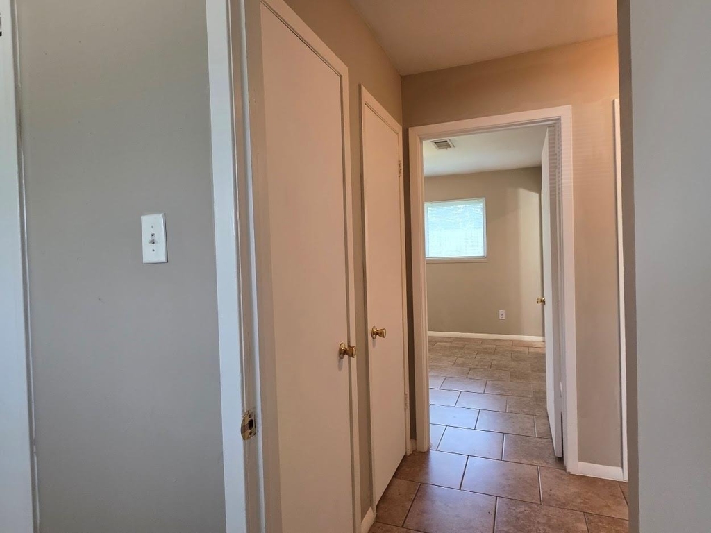 9007 Glen Shadow Drive - Photo 17