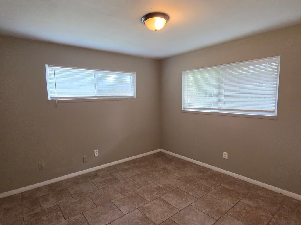 9007 Glen Shadow Drive - Photo 16