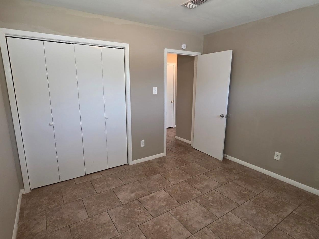 9007 Glen Shadow Drive - Photo 15