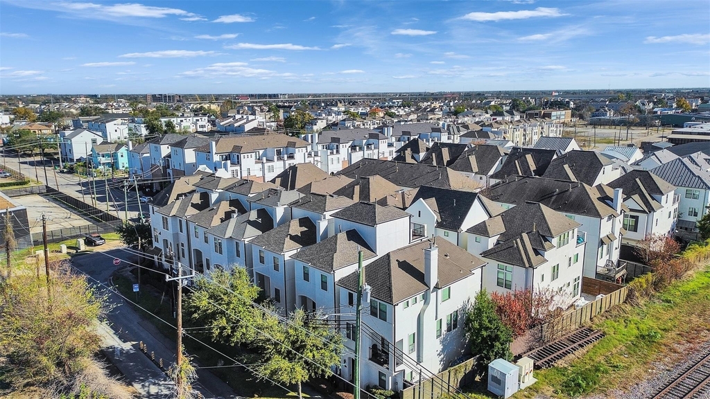 1877 Dart Street - Photo 3