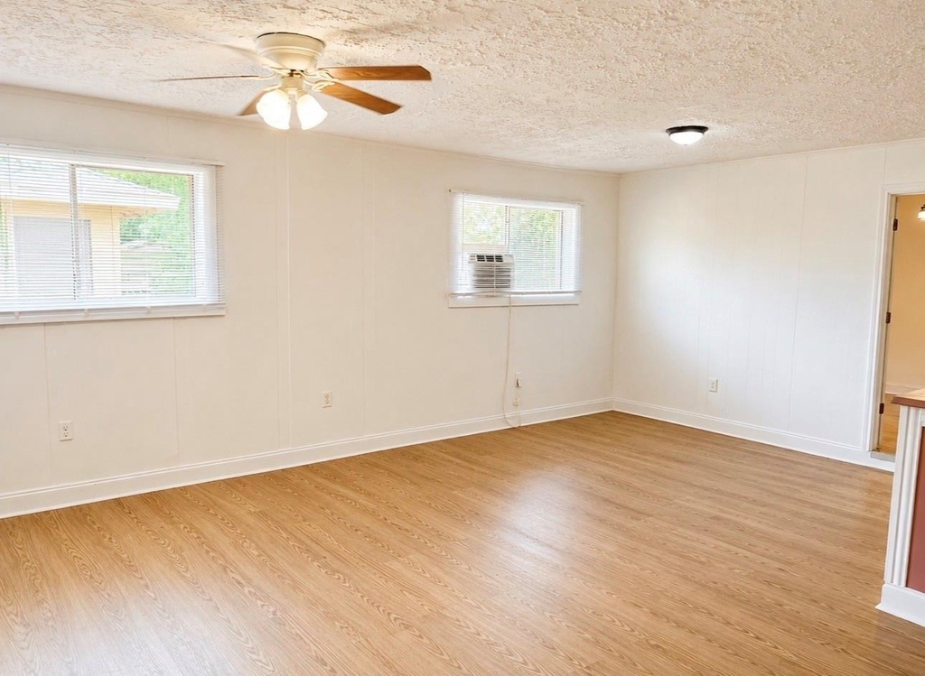 5526 Stonewall Street - Photo 3