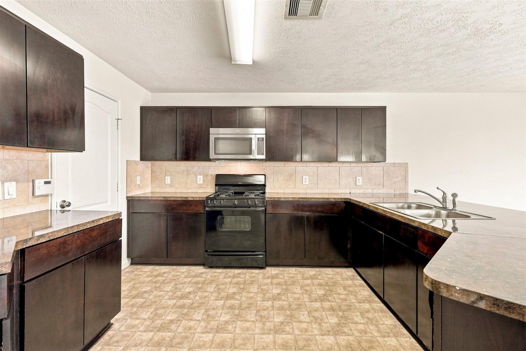 1014 Hummingbird Point Lane - Photo 10