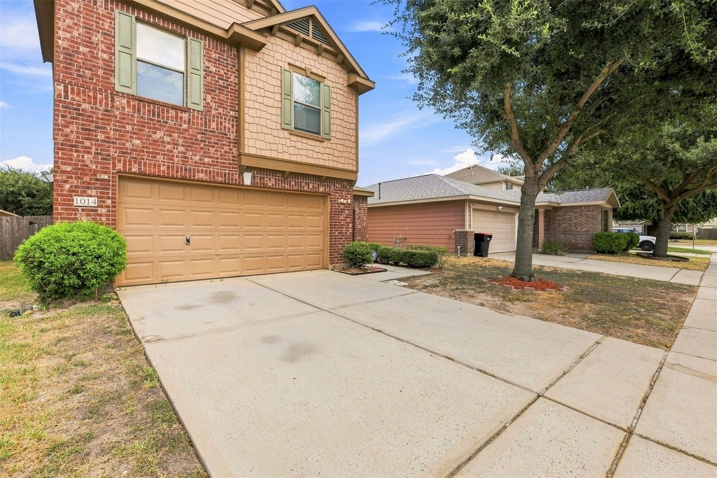 1014 Hummingbird Point Lane - Photo 1