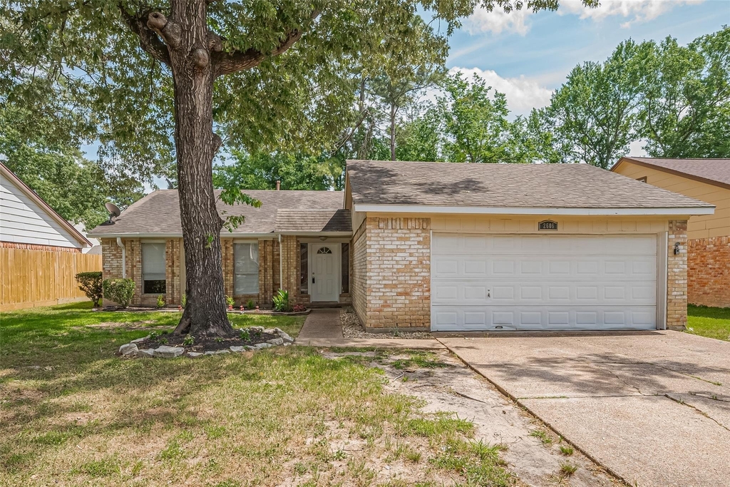 2606 Lexington Woods Drive - Photo 0