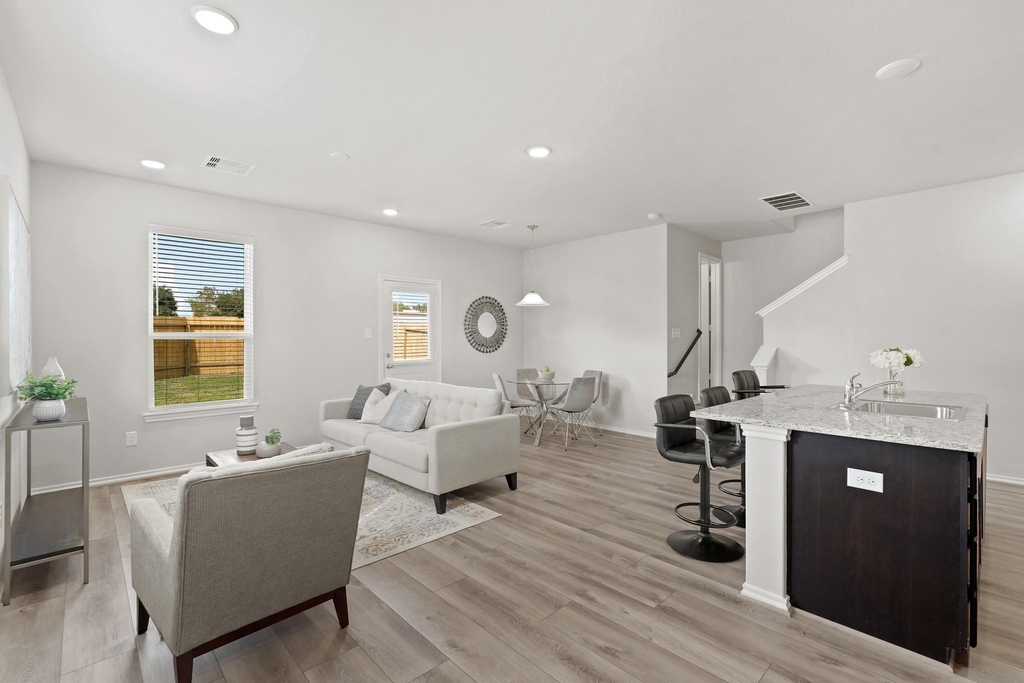 1402 Acorn Meadow Street - Photo 4