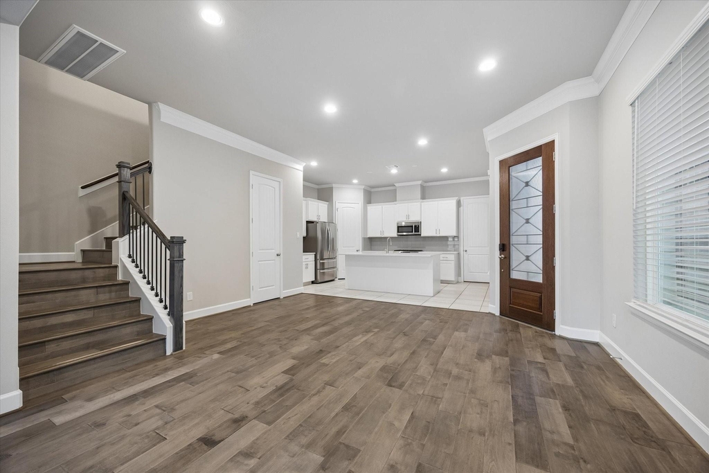 1135 Aurora Street - Photo 3