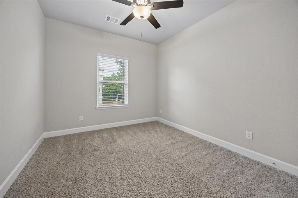 1135 Aurora Street - Photo 15