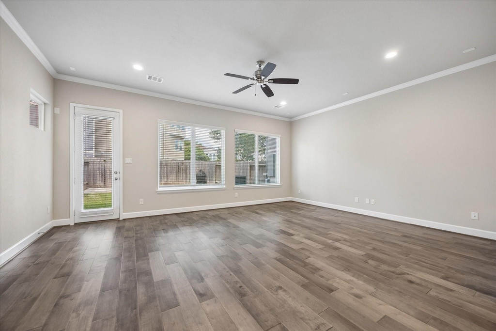 1135 Aurora Street - Photo 8