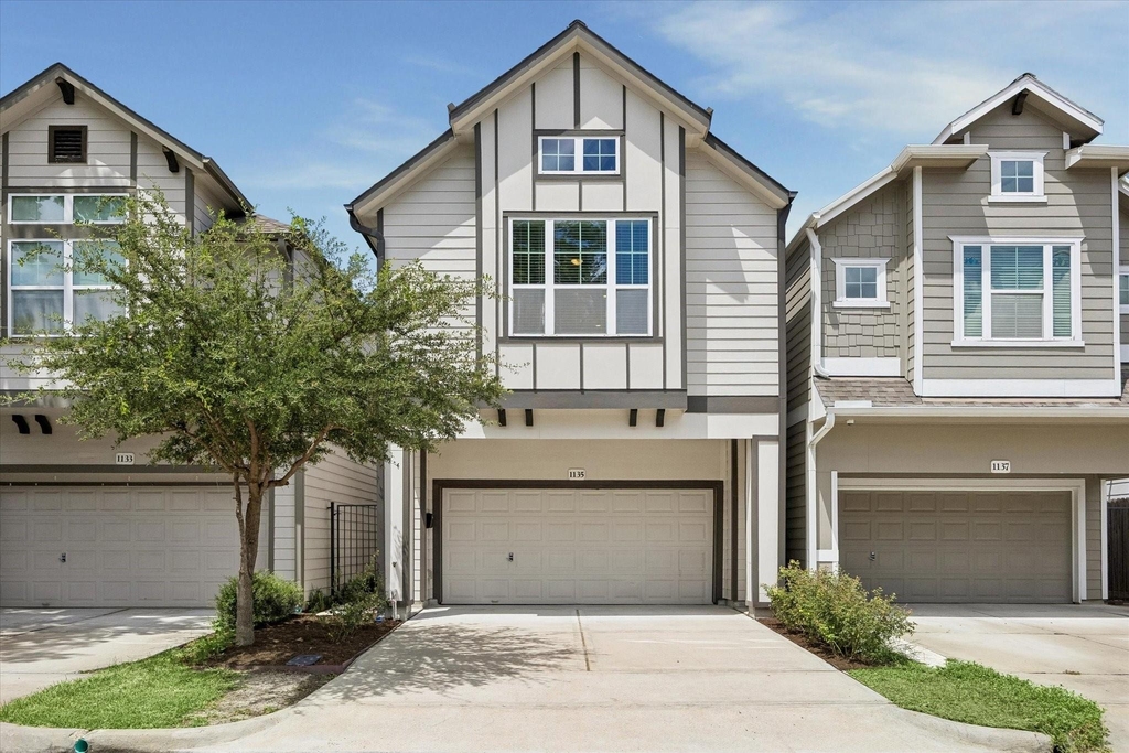 1135 Aurora Street - Photo 0