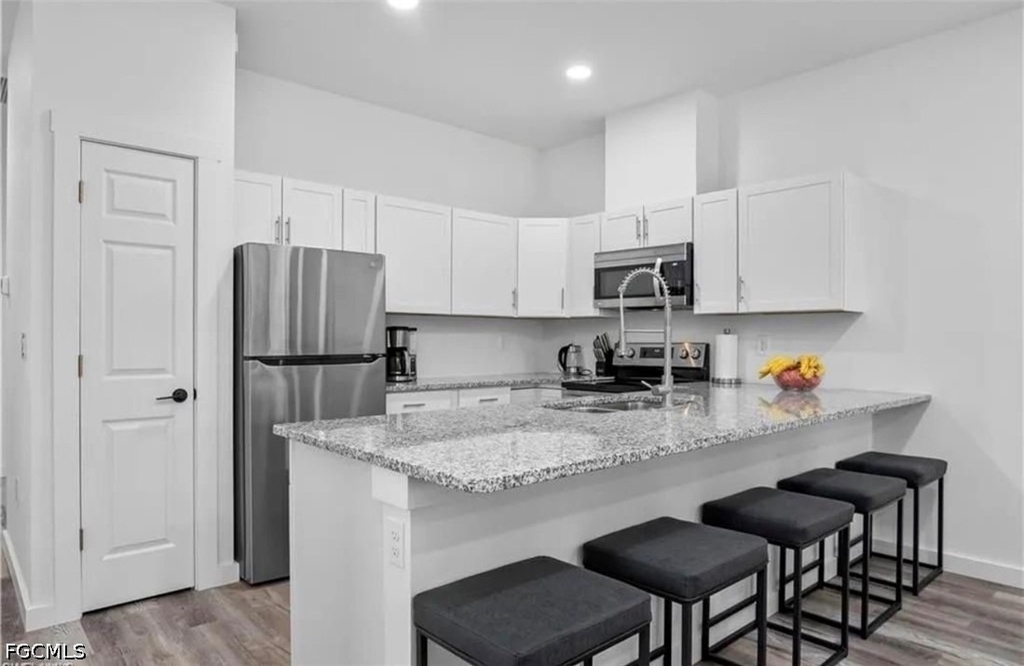 726 Gretchen Avenue S - Photo 2