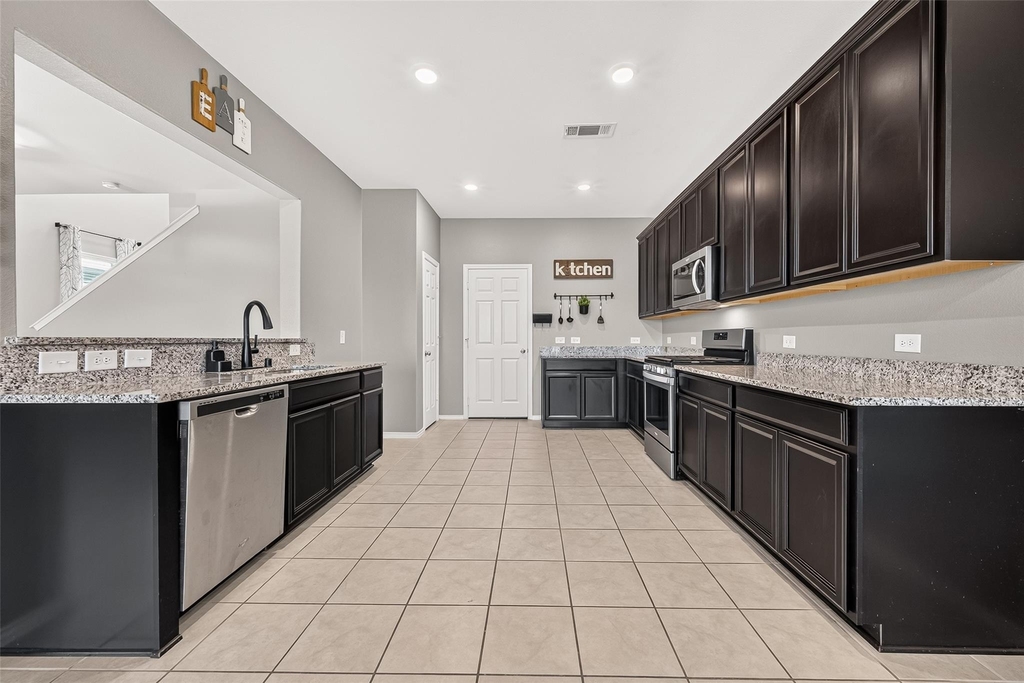 5911 Waggoner Ranch Trail - Photo 12