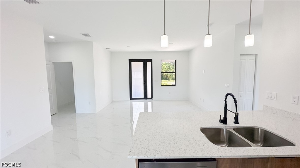 721 Bering Avenue S - Photo 6