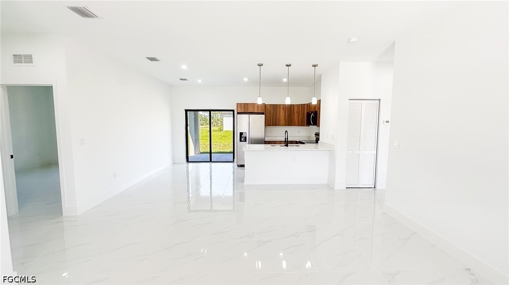 723 Bering Avenue S - Photo 6