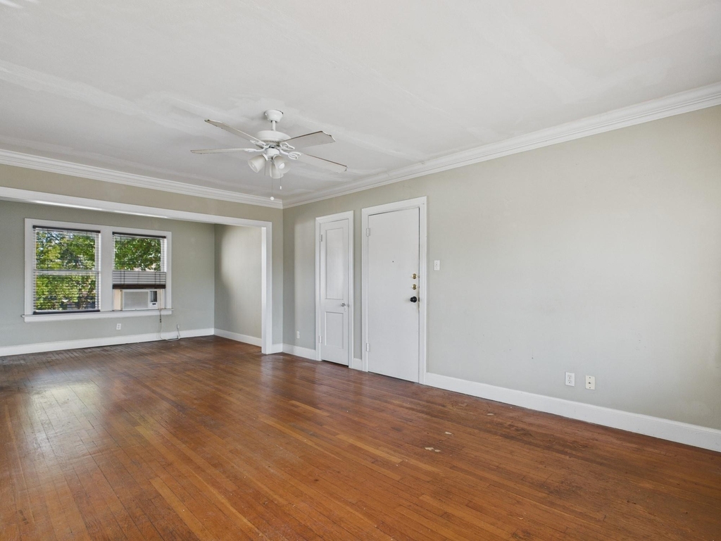 1920 Richmond Avenue - Photo 2