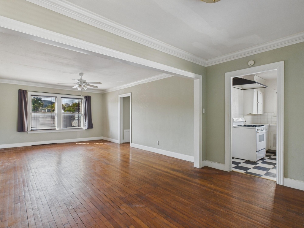 1920 Richmond Avenue - Photo 4