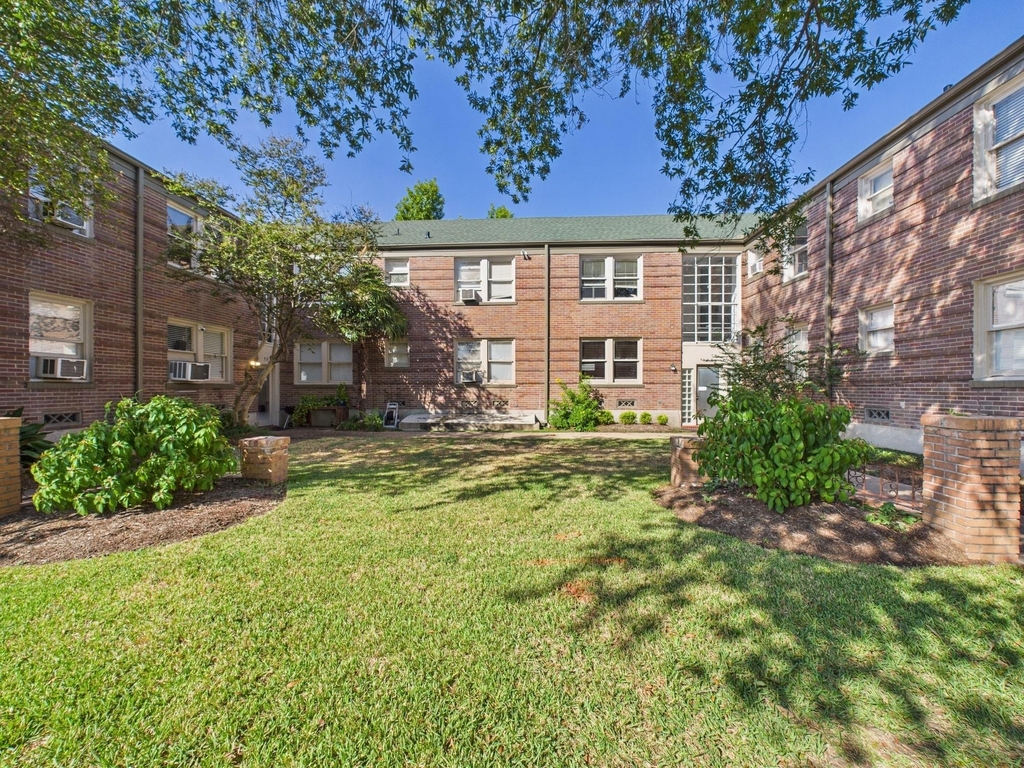 1920 Richmond Avenue - Photo 15