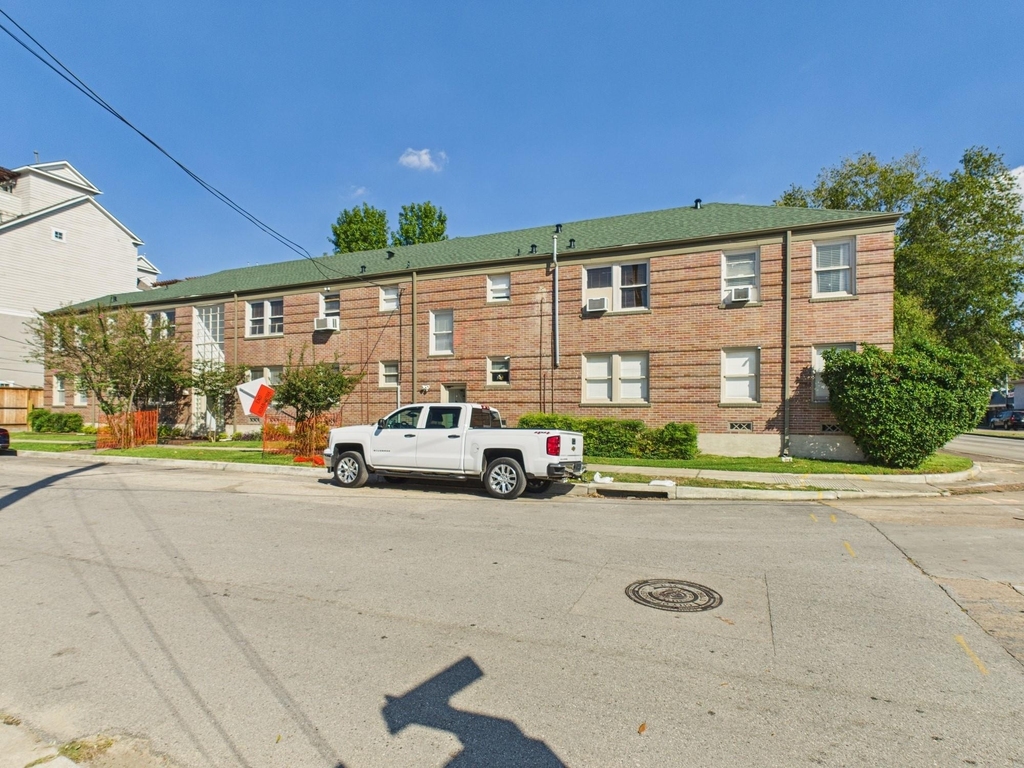 1920 Richmond Avenue - Photo 16
