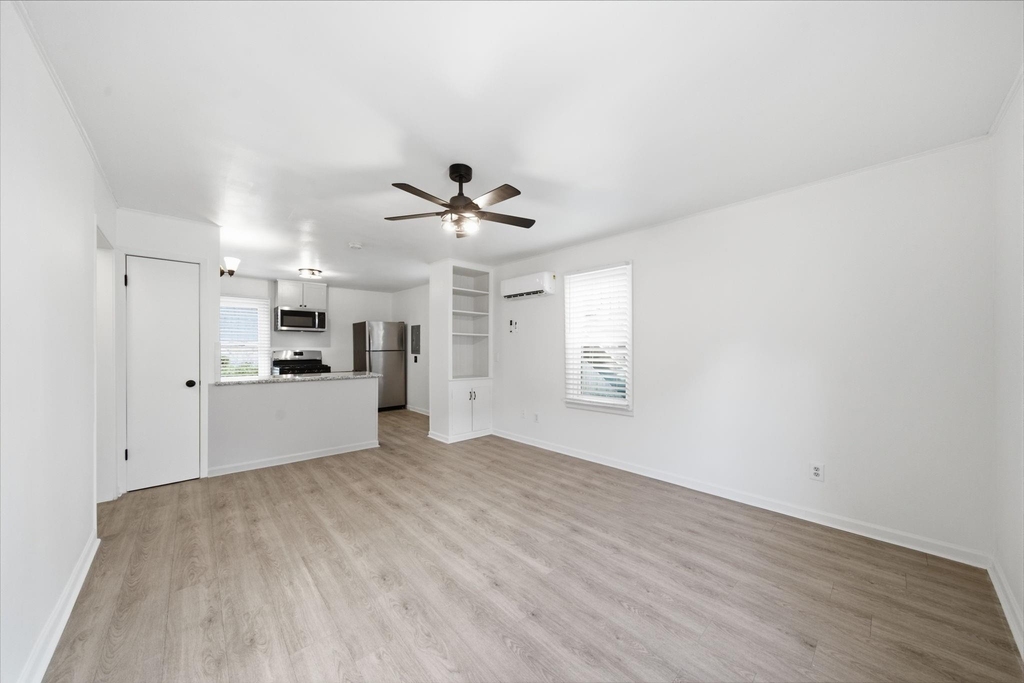 1523 1/2 Bonnie Brae Street - Photo 8