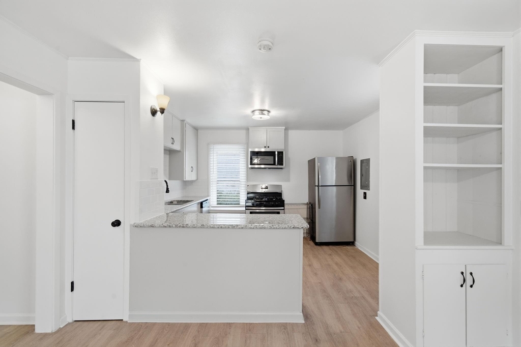 1523 1/2 Bonnie Brae Street - Photo 1