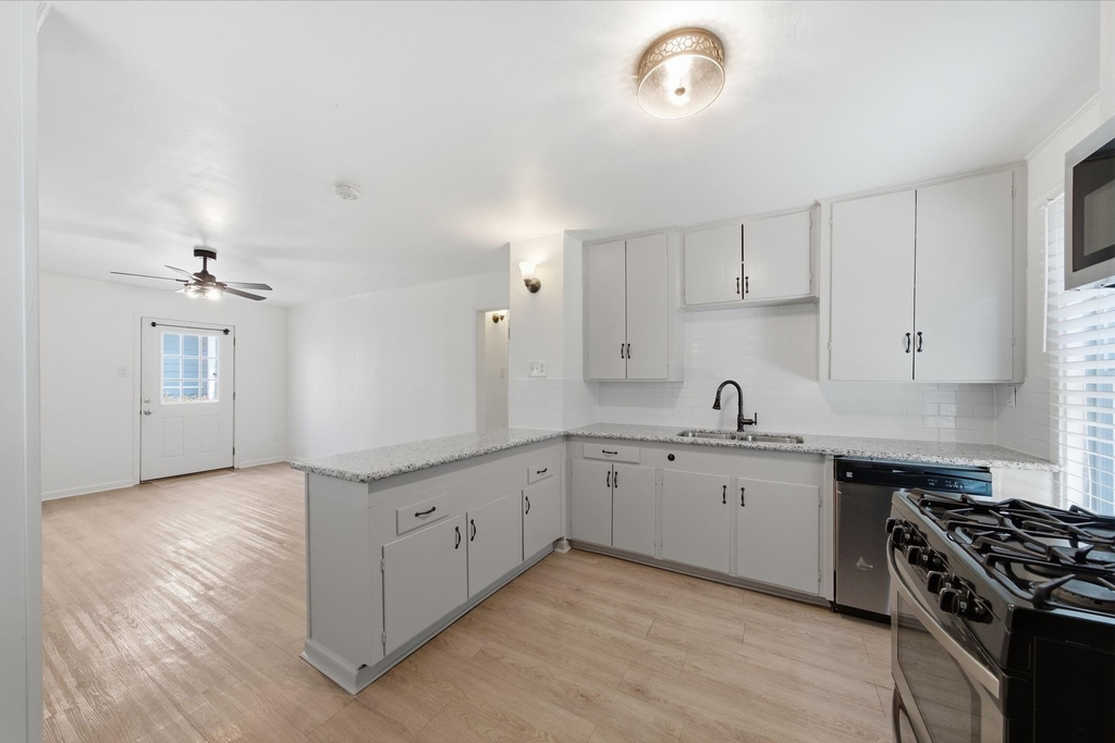 1523 1/2 Bonnie Brae Street - Photo 3