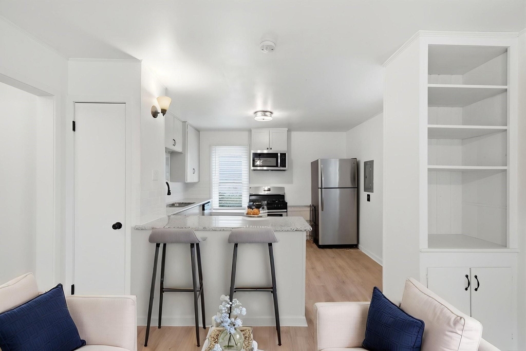 1523 1/2 Bonnie Brae Street - Photo 0