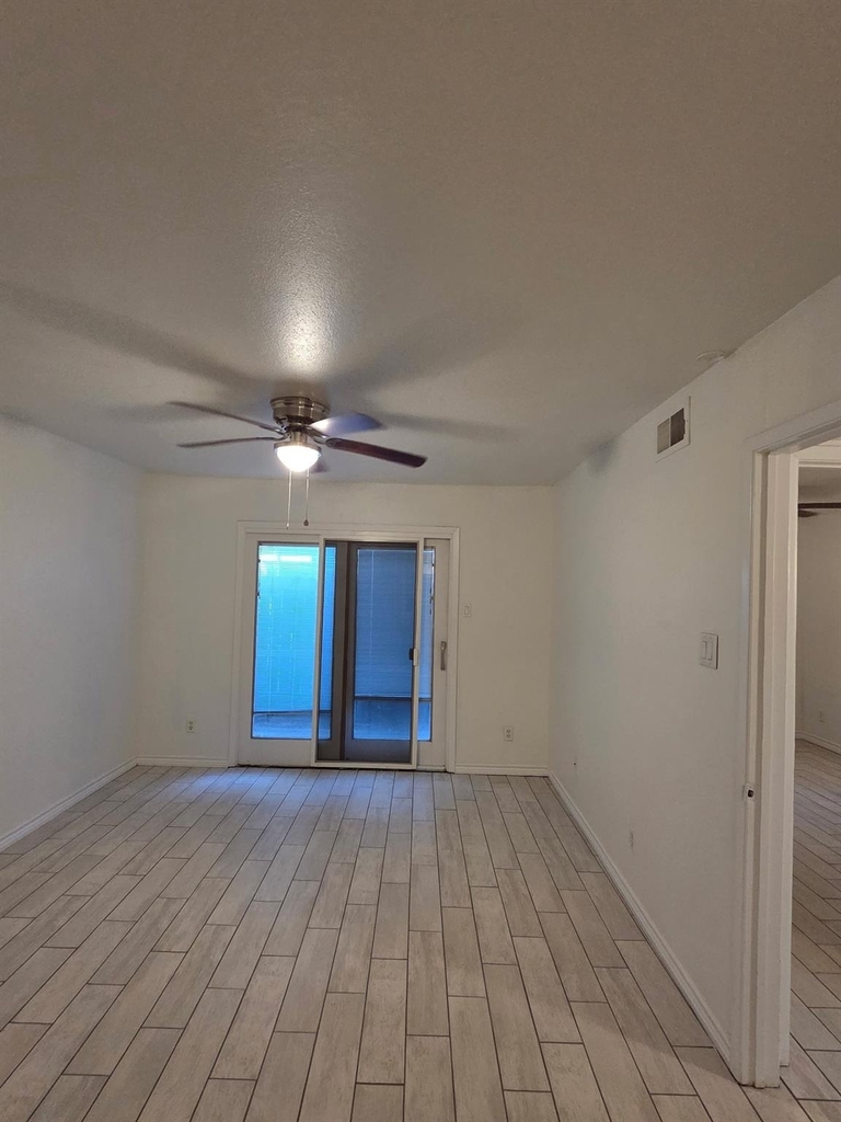 2601 S Braeswood Boulevard - Photo 10