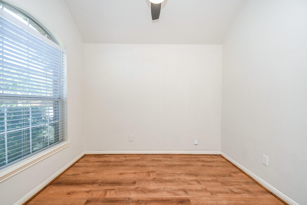 6030 Wildbriar Lane - Photo 4