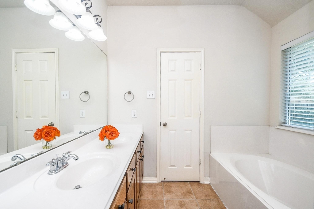 6030 Wildbriar Lane - Photo 16
