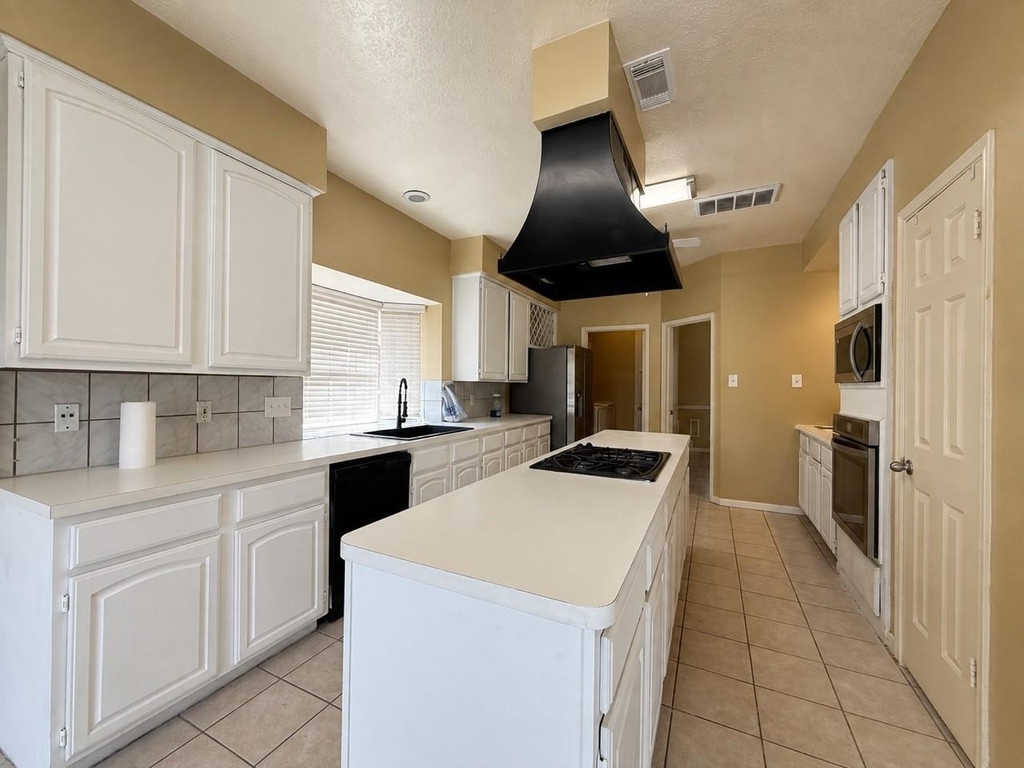 3411 Ashfield Drive - Photo 7
