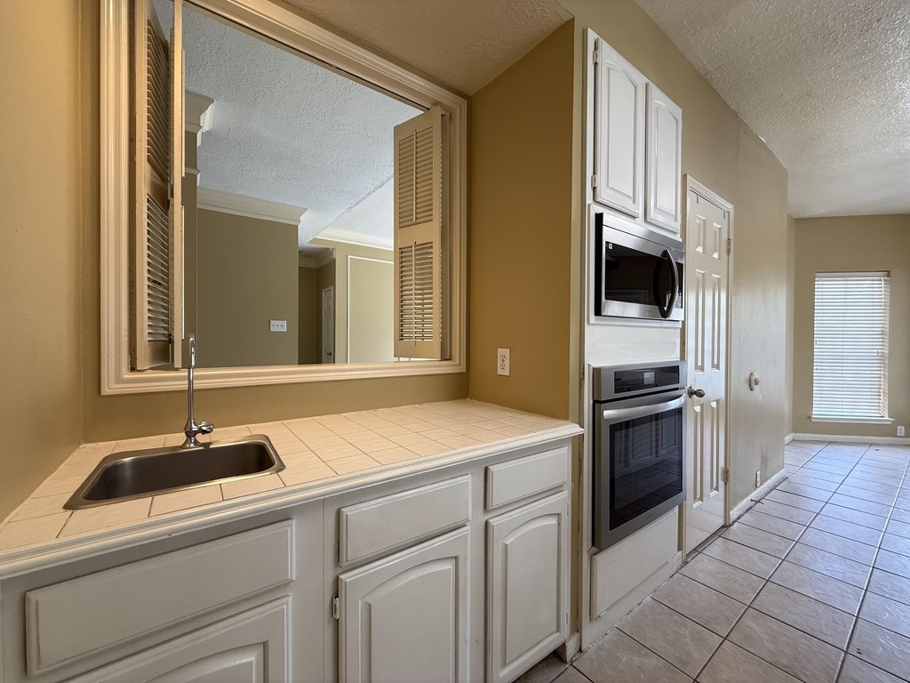 3411 Ashfield Drive - Photo 6