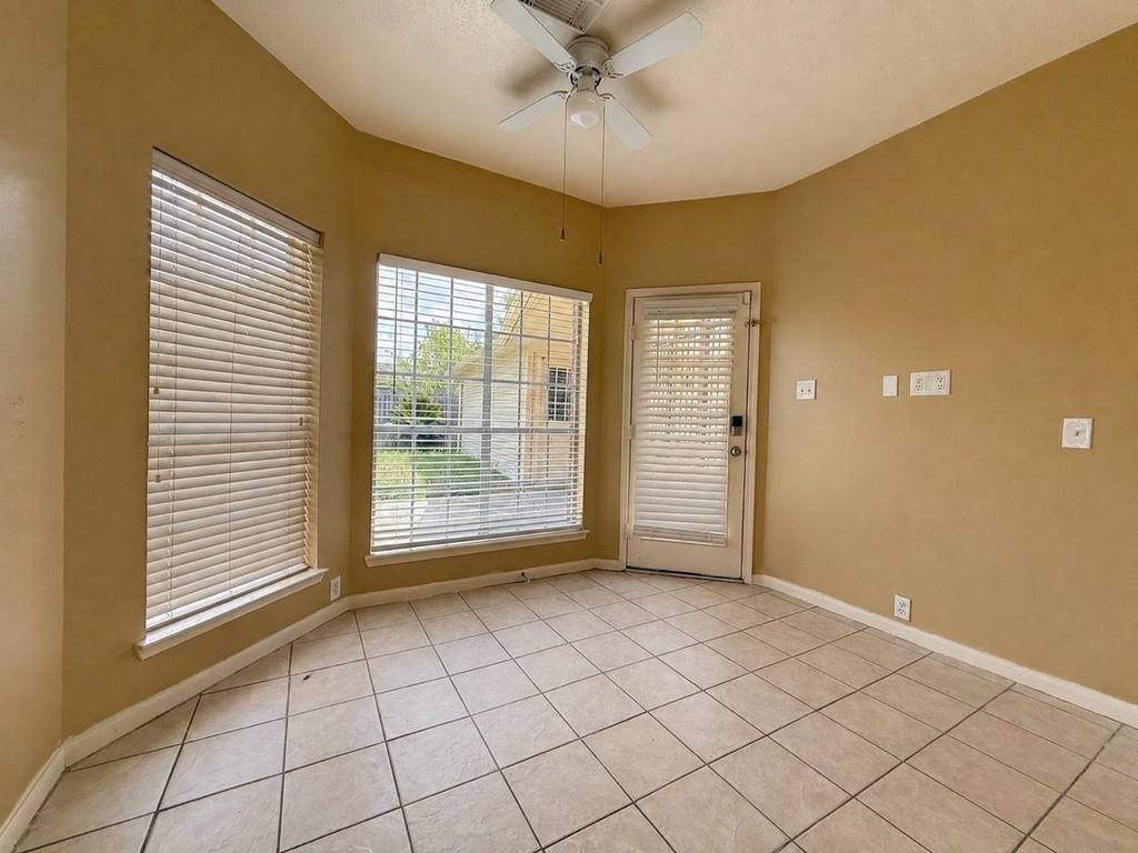 3411 Ashfield Drive - Photo 9