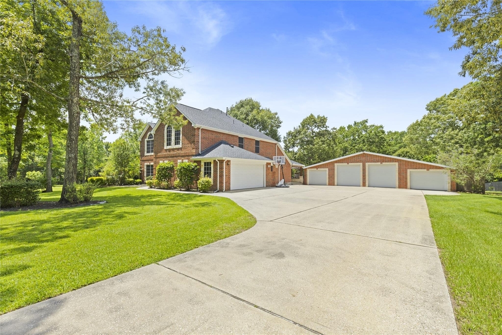 203 Mapleleaf Street - Photo 1