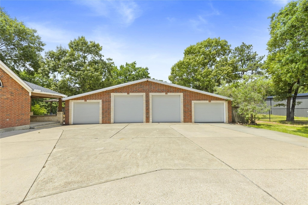 203 Mapleleaf Street - Photo 2