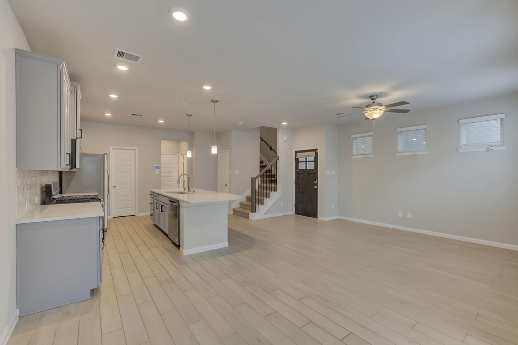 1523 Parkland Oak Drive - Photo 2