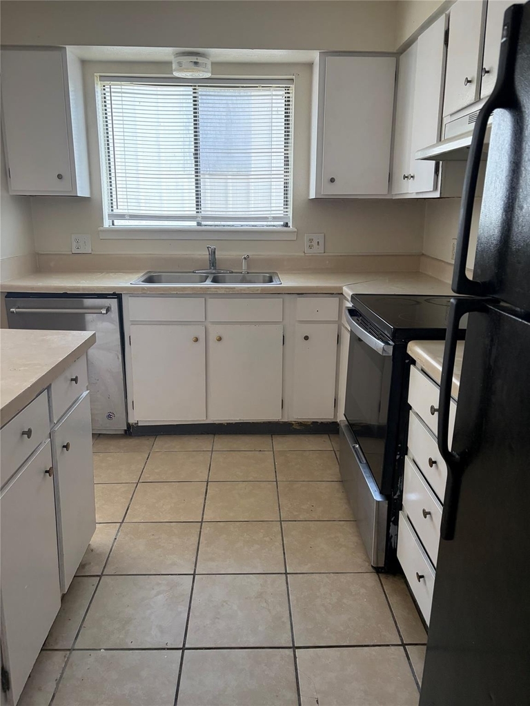 1221 Houston Streets - Photo 3