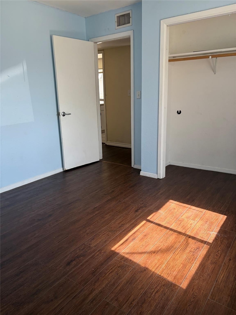 1221 Houston Streets - Photo 5