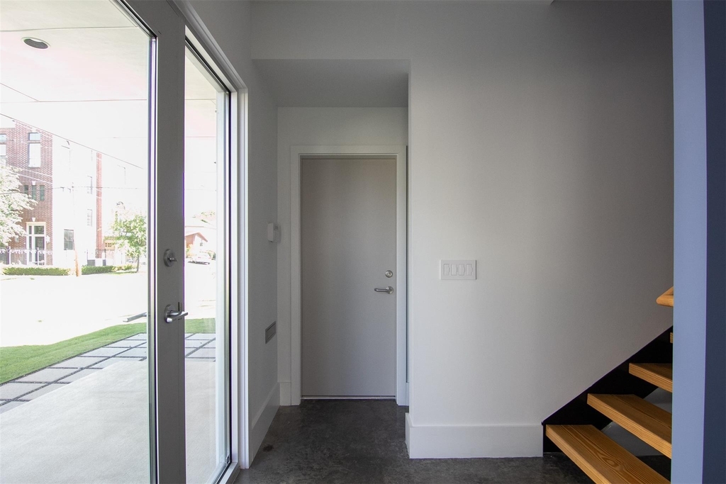 5301 Chenevert Street - Photo 4