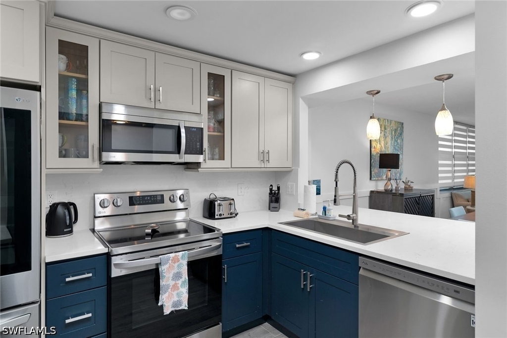 591 Seaview Court - Photo 4