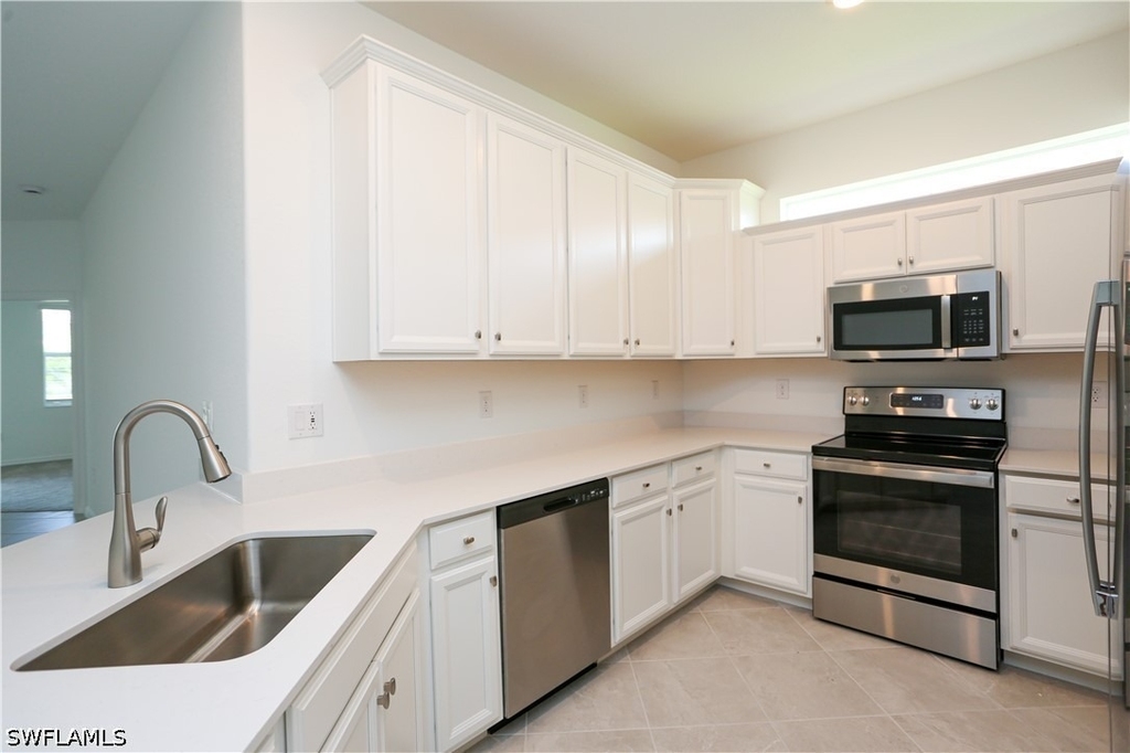 2599 Vine Avenue - Photo 3