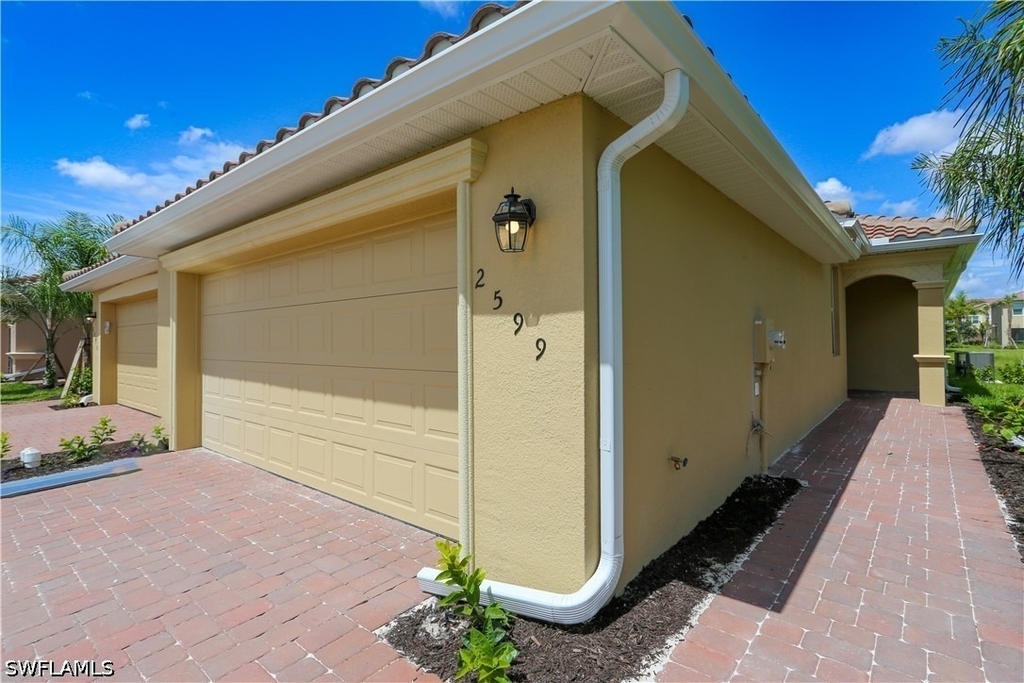 2599 Vine Avenue - Photo 2