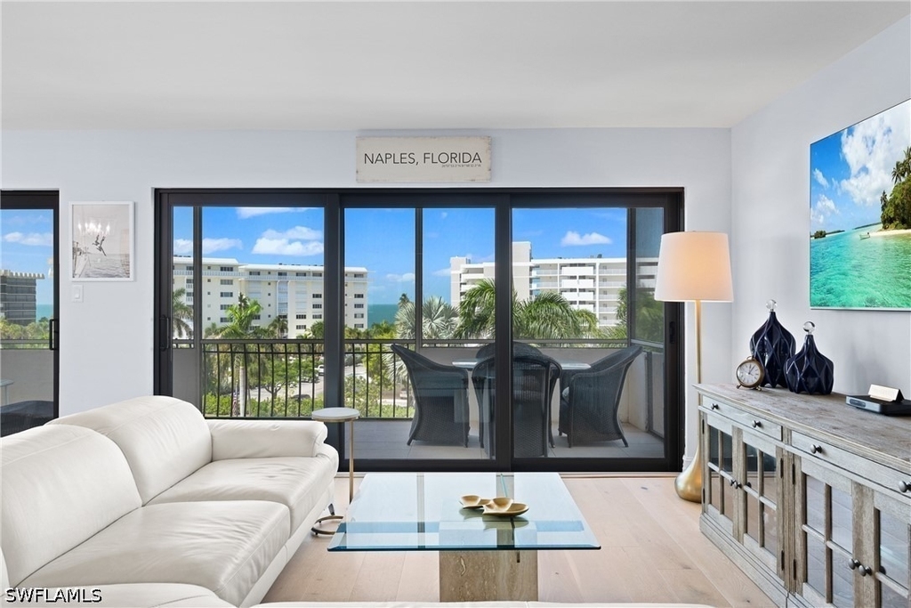 3430 Gulf Shore Boulevard N - Photo 3